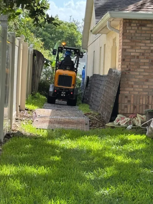 Ground protection mats protecting an Orlando home & lawn during tree removal